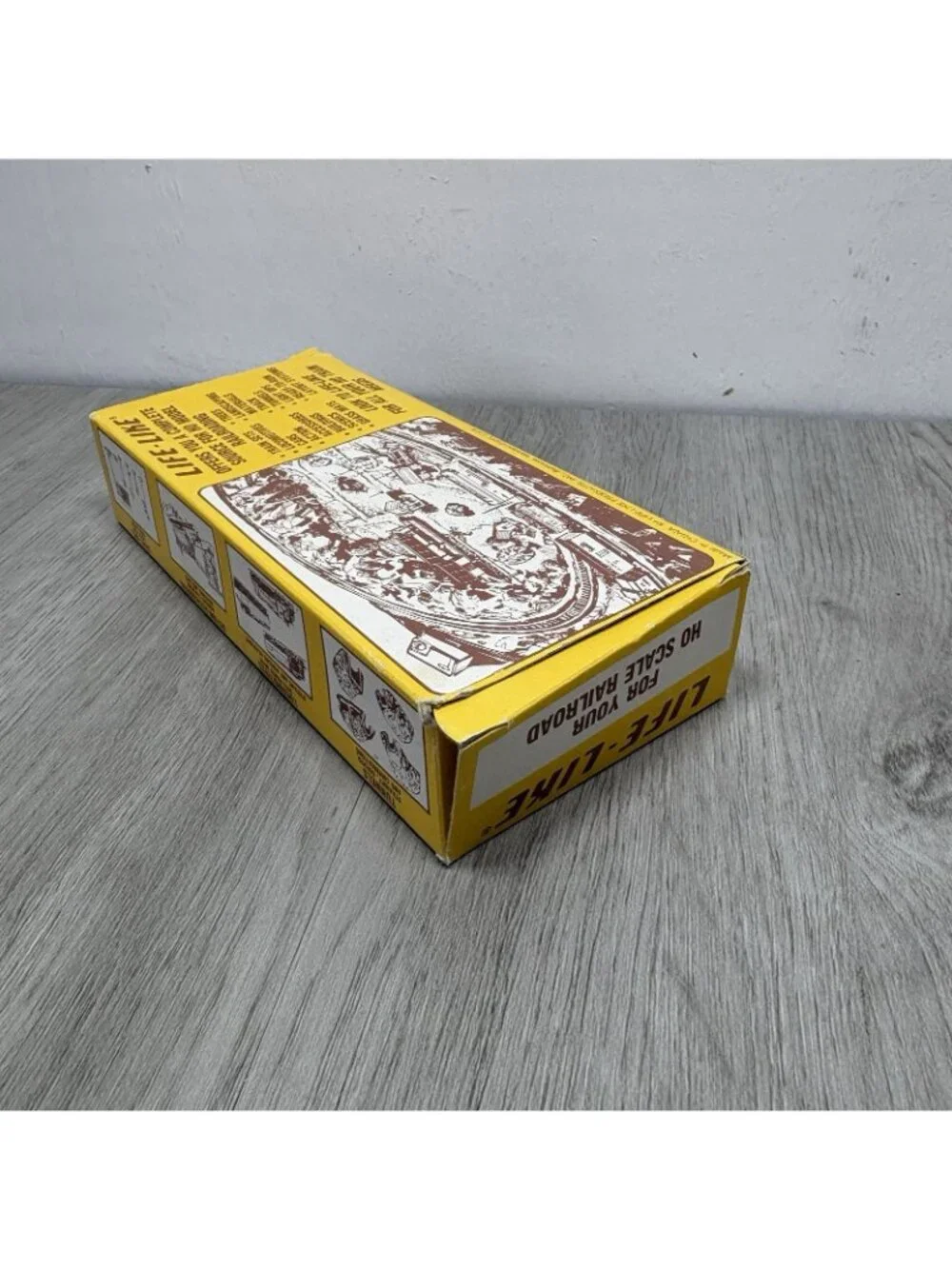 Life-like 8466 40' Box Car Ajax and Santa Fe Caboose 8542
